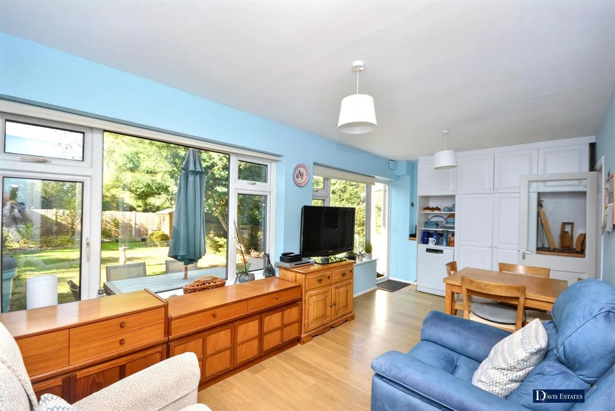 Nelwyn Avenue, Emerson Park, RM11, photo 6