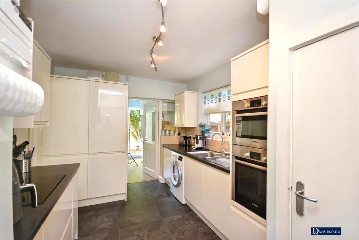 Nelwyn Avenue, Emerson Park, RM11, photo 9