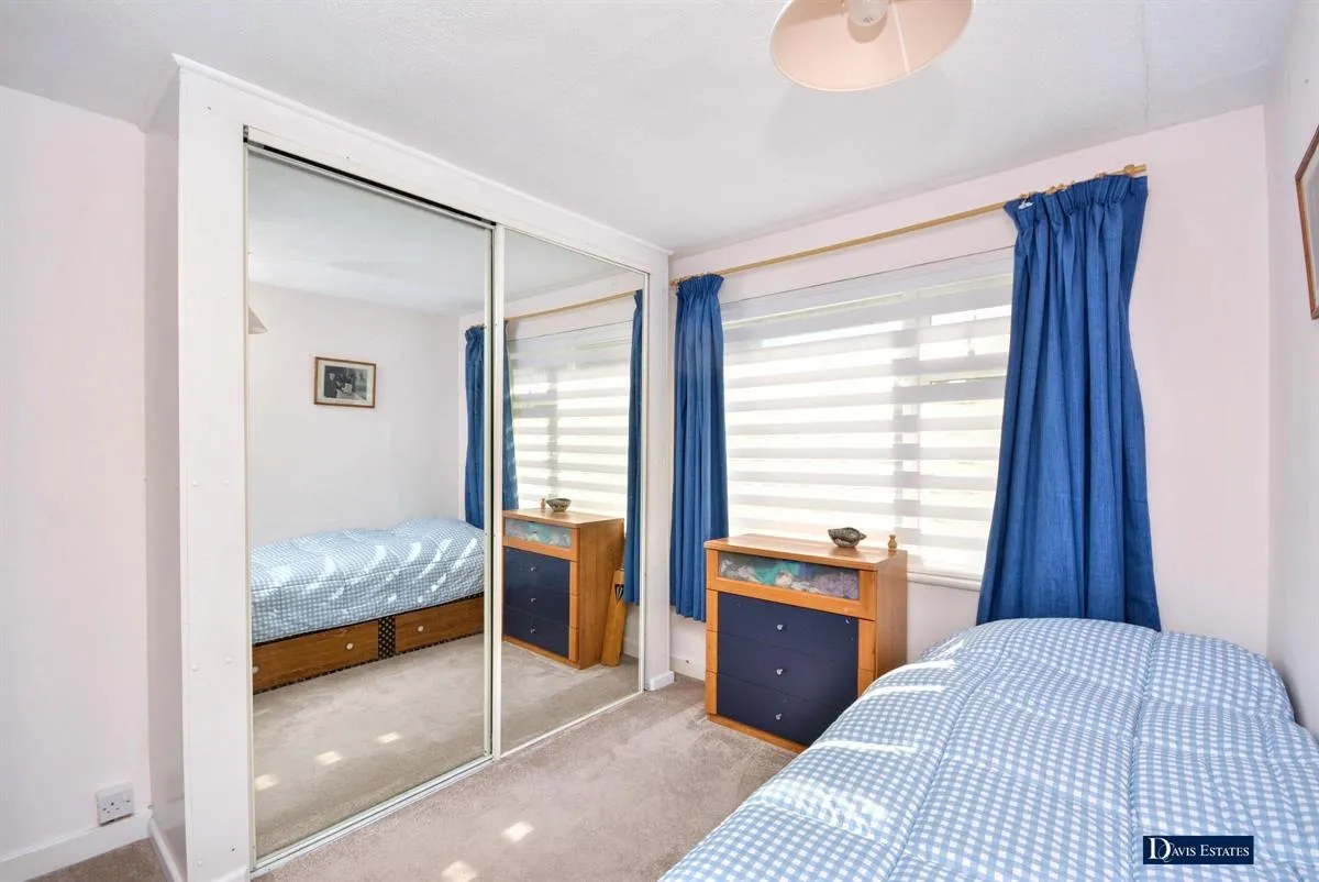 Nelwyn Avenue, Emerson Park, RM11, photo 14