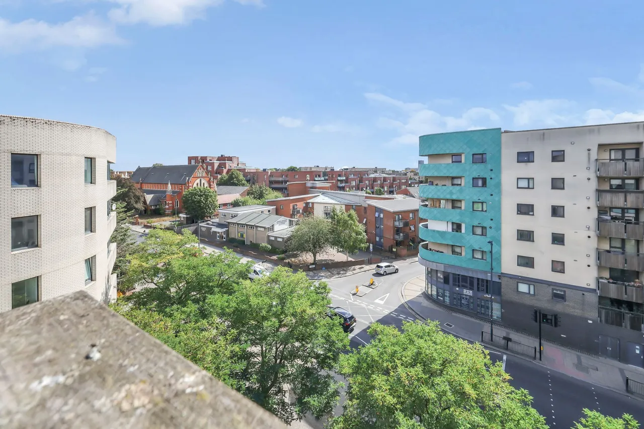 Hillside, London, NW10, photo 13