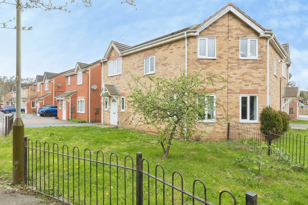 2 bed house for sale — Grange Close, Leicester