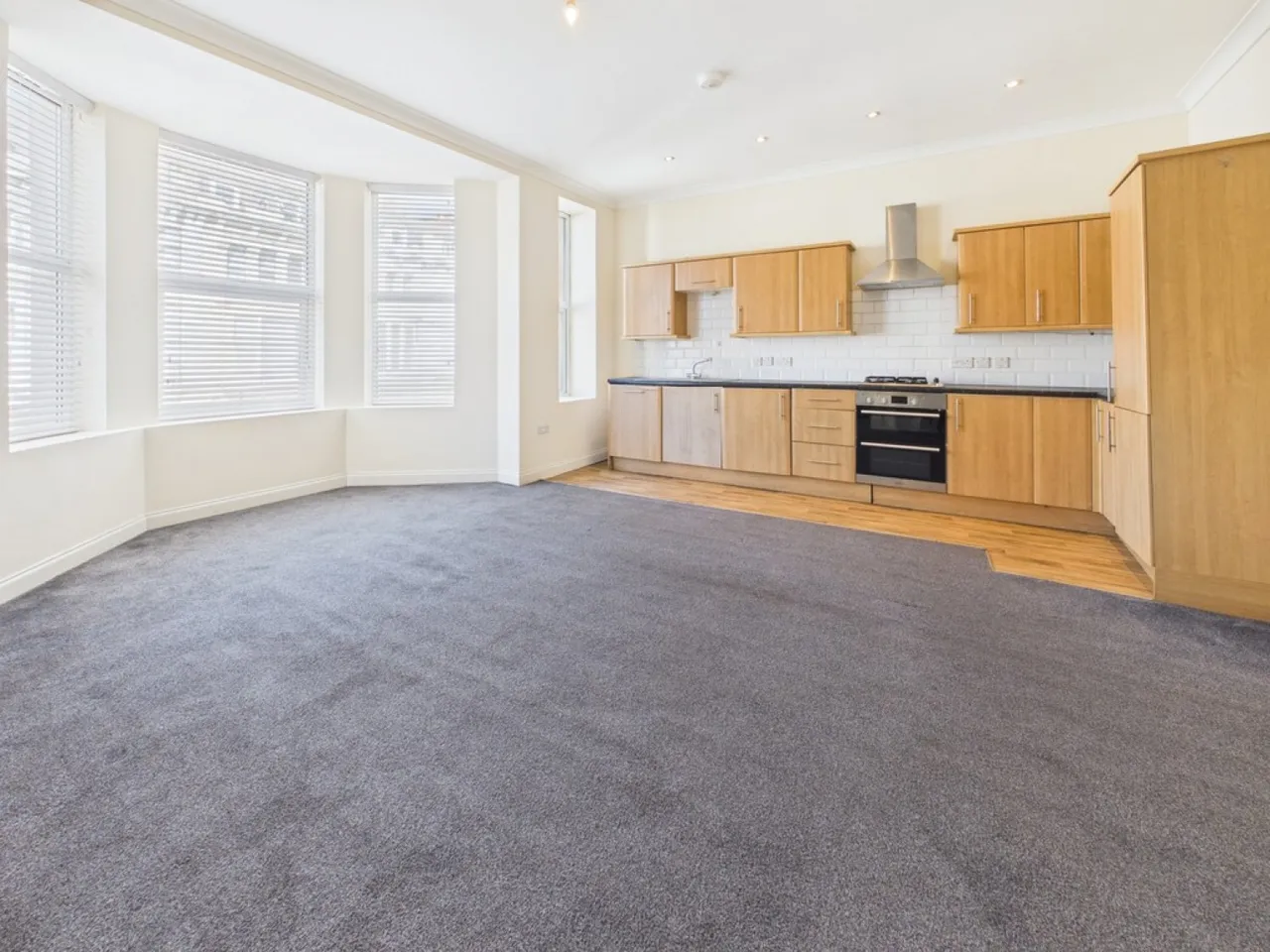 2 bed flat to rent — Citadel Road, Hoe, Plymouth