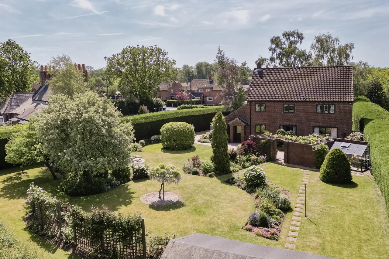Mattishall Road, East Tuddenham, NR20, photo 23