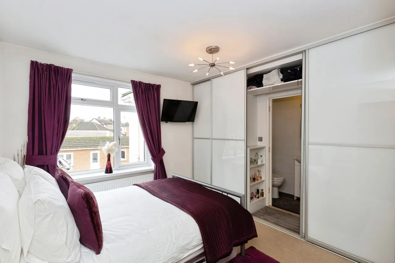 Clayhall Avenue, Clayhall, Ilford, IG5, photo 13