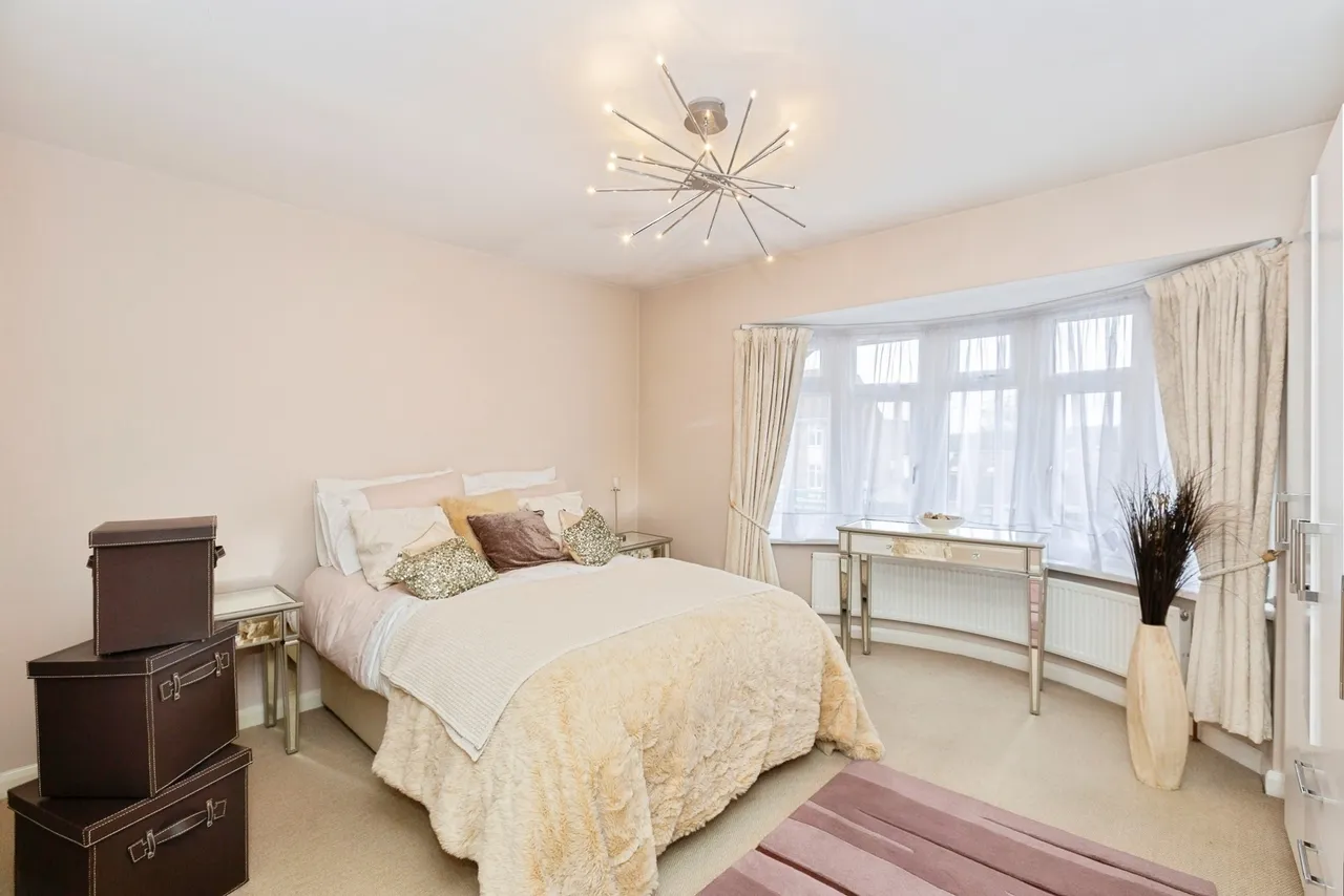 Clayhall Avenue, Clayhall, Ilford, IG5, photo 9