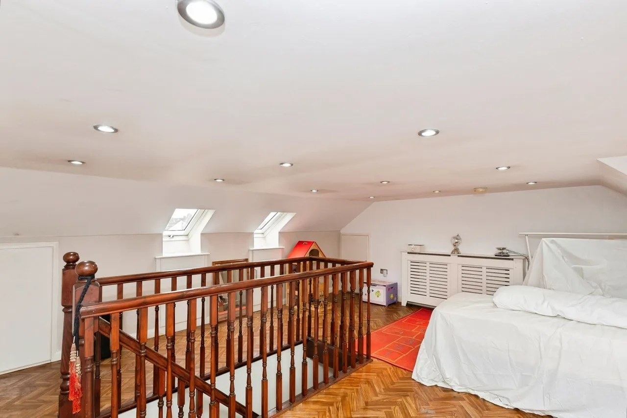 Clayhall Avenue, Clayhall, Ilford, IG5, photo 18