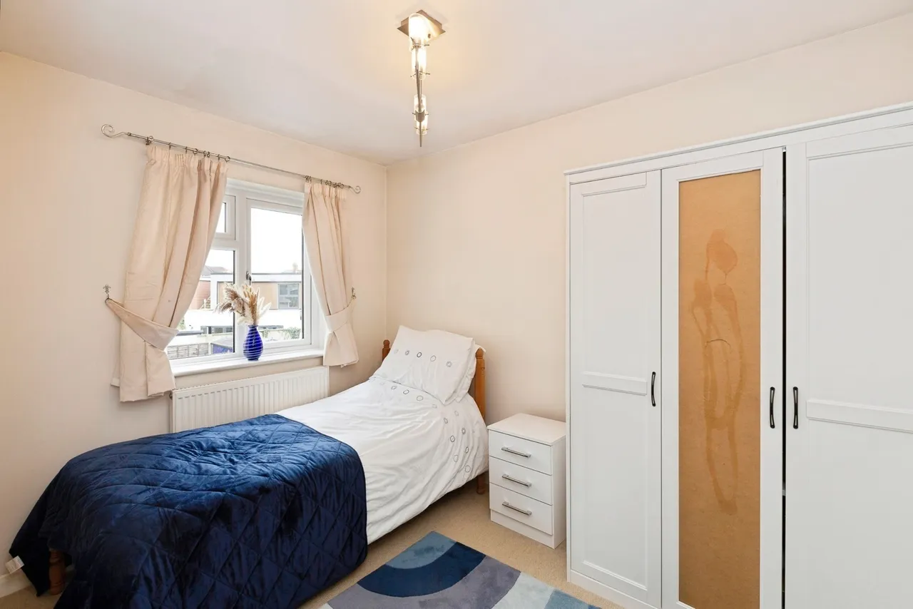 Clayhall Avenue, Clayhall, Ilford, IG5, photo 12