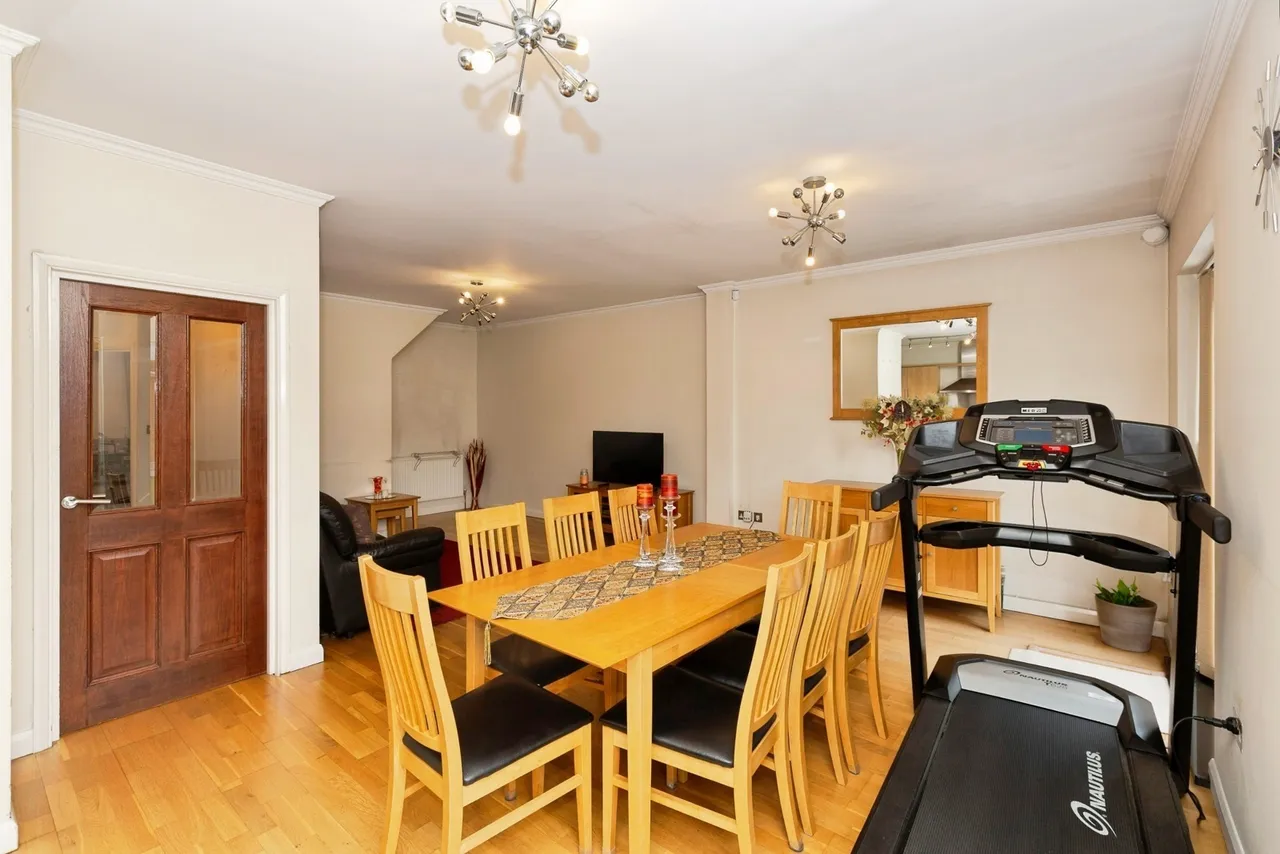 Clayhall Avenue, Clayhall, Ilford, IG5, photo 6