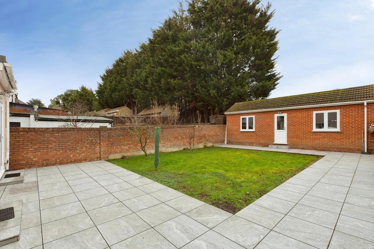 Clayhall Avenue, Clayhall, Ilford, IG5, photo 19