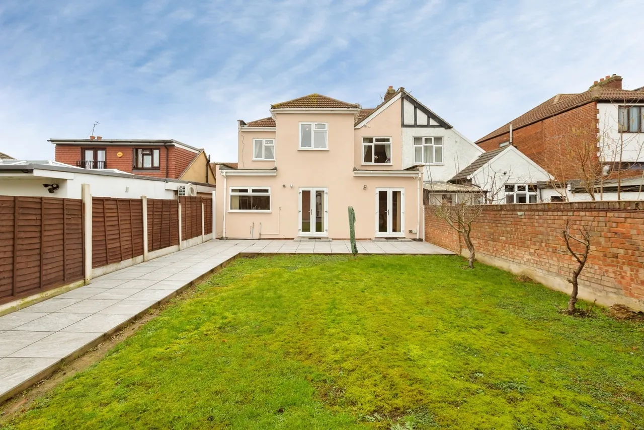Clayhall Avenue, Clayhall, Ilford, IG5, photo 20