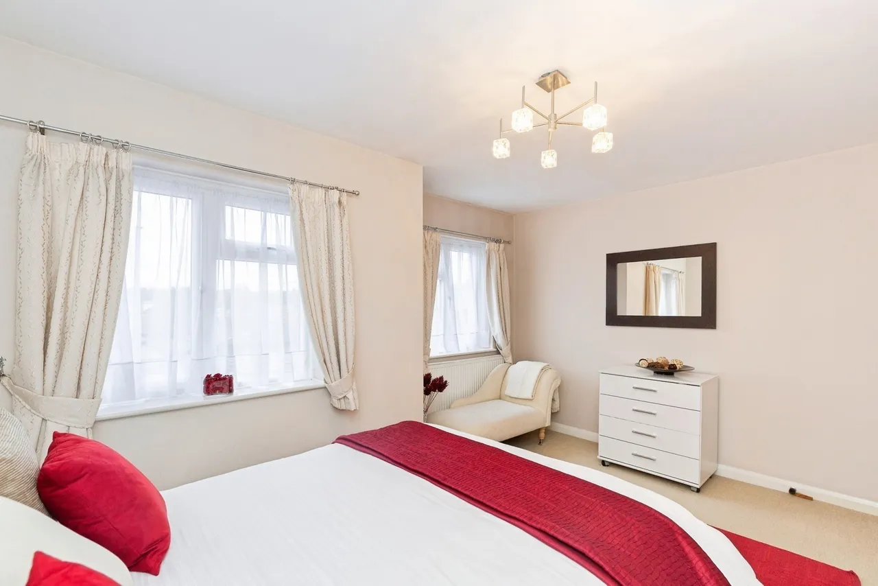 Clayhall Avenue, Clayhall, Ilford, IG5, photo 10
