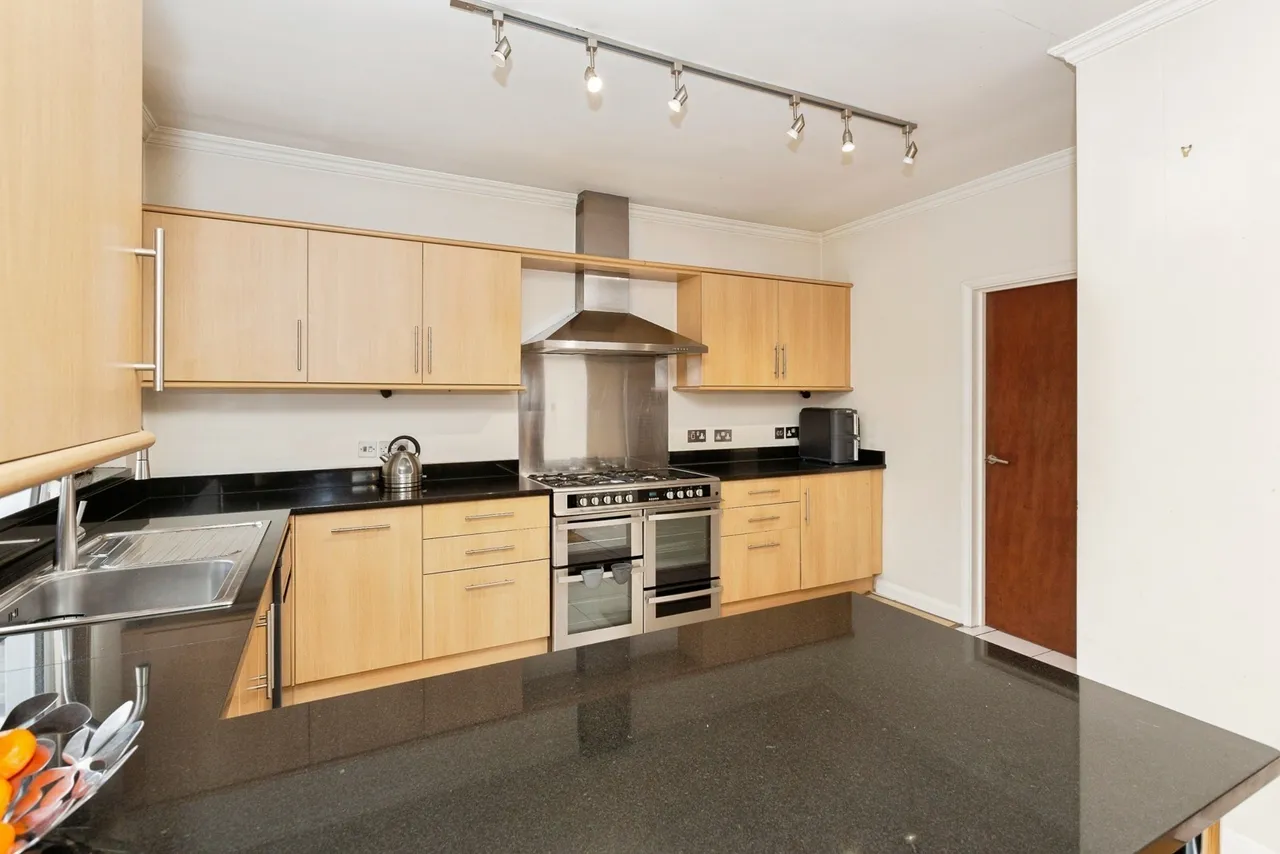 Clayhall Avenue, Clayhall, Ilford, IG5, photo 7
