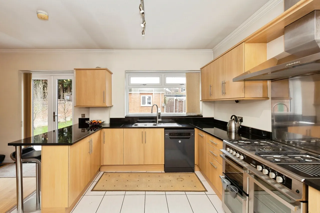 Clayhall Avenue, Clayhall, Ilford, IG5, photo 8