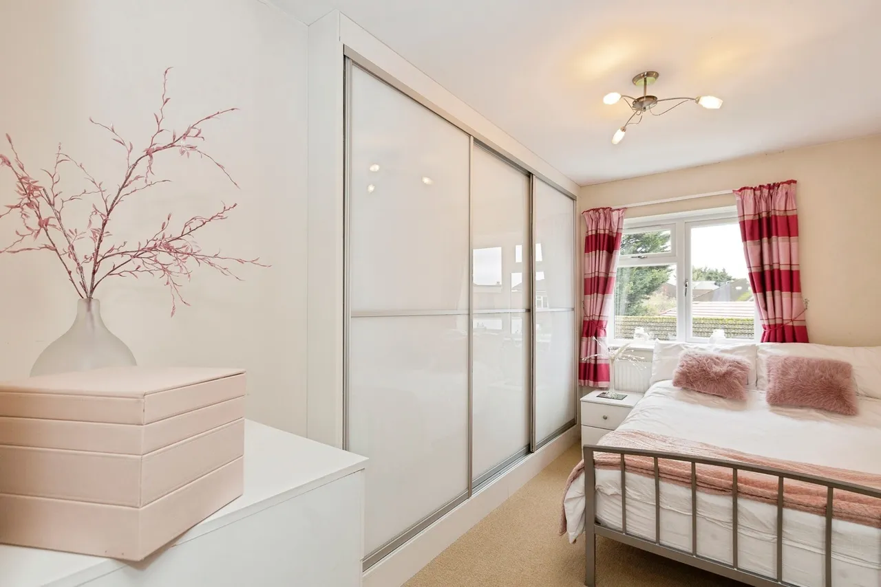 Clayhall Avenue, Clayhall, Ilford, IG5, photo 14
