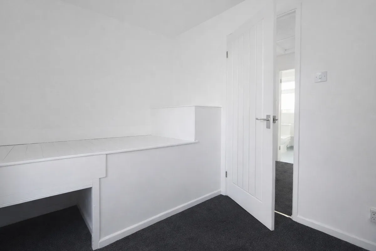 Harlow Gardens, Romford, RM5 3UL, photo 12