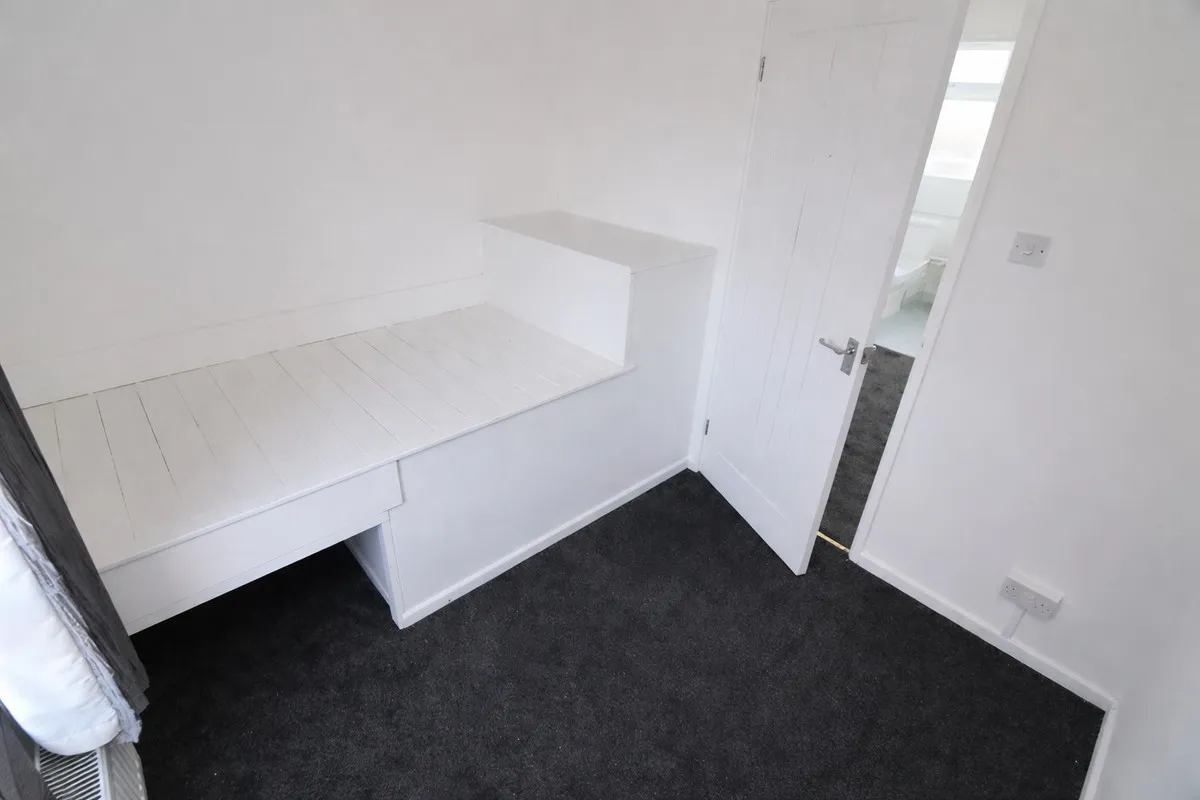 Harlow Gardens, Romford, RM5 3UL, photo 13