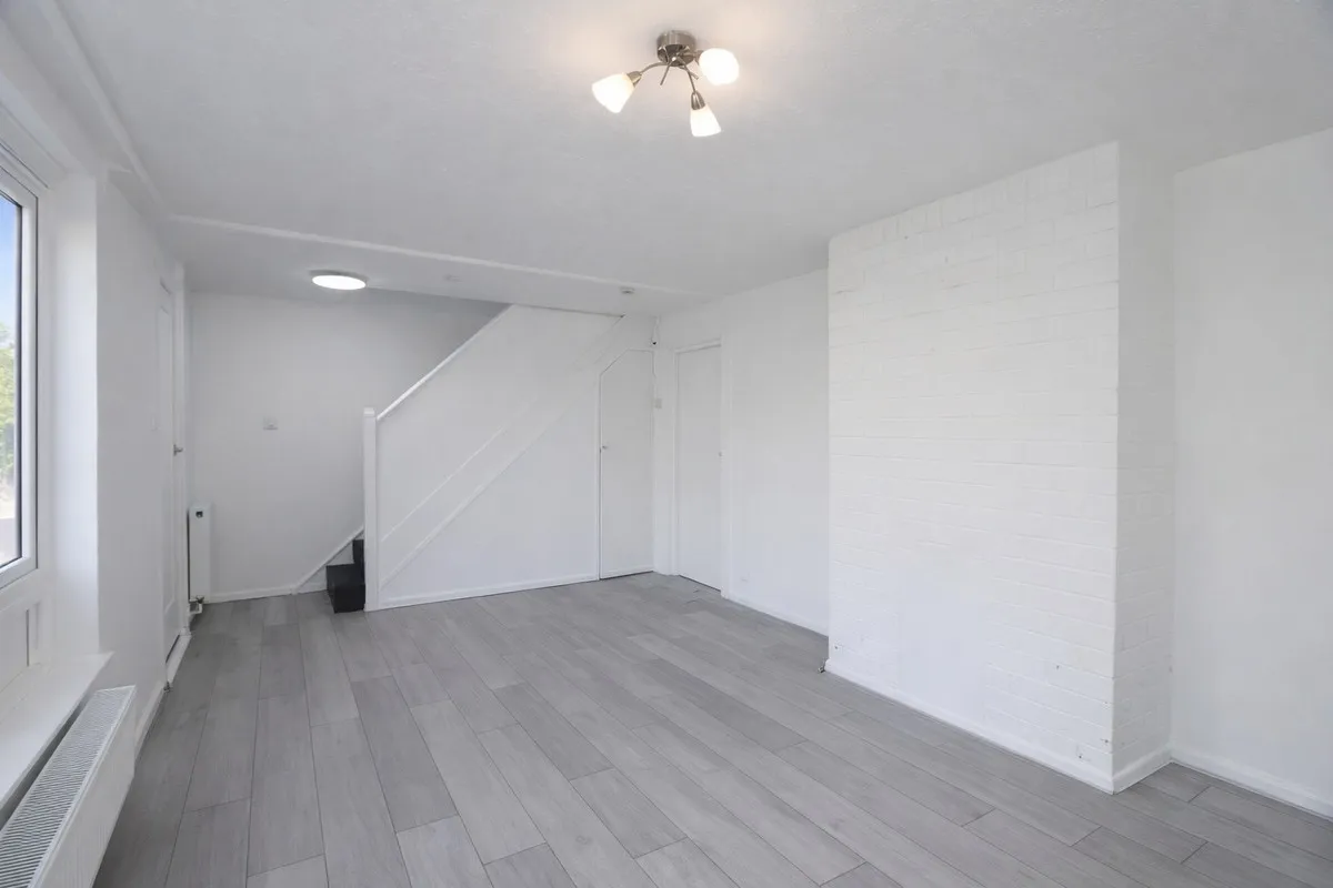 Harlow Gardens, Romford, RM5 3UL, photo 3