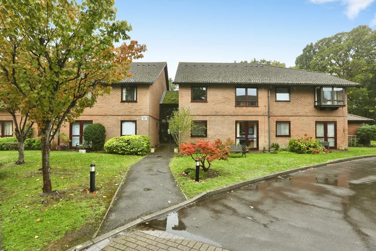 1 bed flat for sale, Old Common Gardens, Locks Heath, SO31