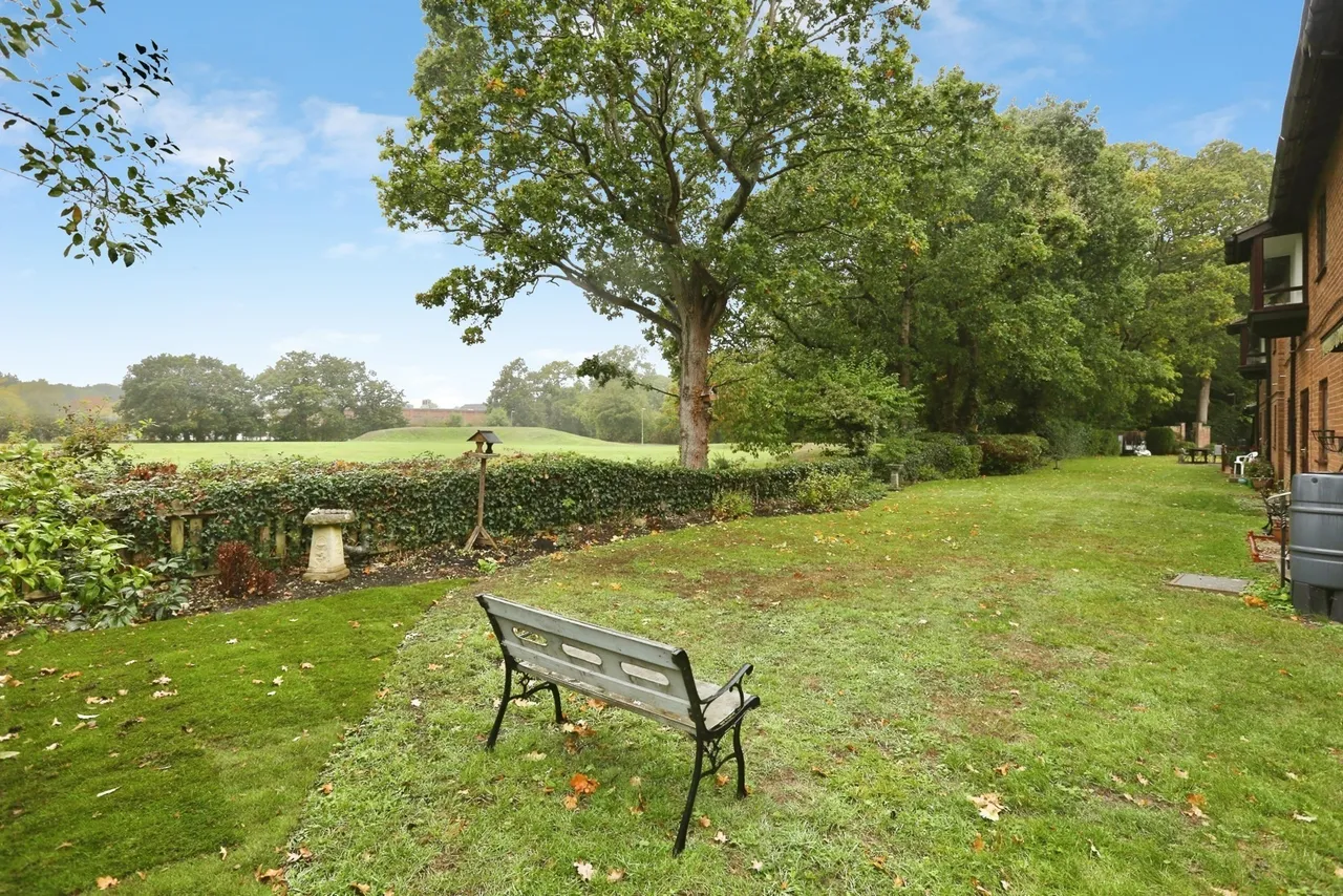 Old Common Gardens, Locks Heath, SO31, photo 11
