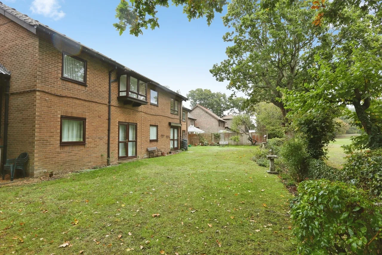 Old Common Gardens, Locks Heath, SO31, photo 12