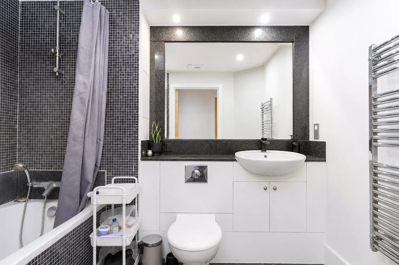 Flagstaff House, St. George Wharf, SW8, photo 8