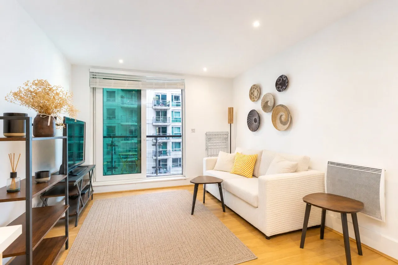Flagstaff House, St. George Wharf, SW8, photo 5