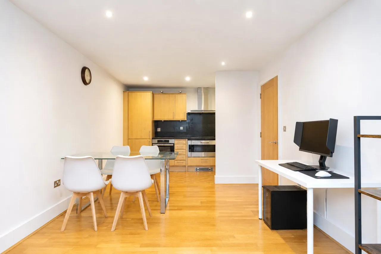 Flagstaff House, St. George Wharf, SW8, photo 6