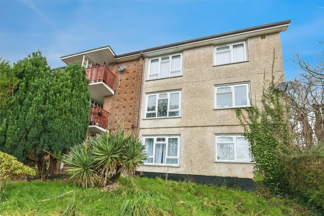 2 bed flat for sale — Beacon Lane, Exeter