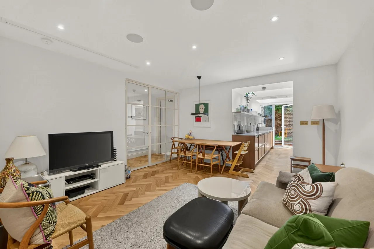 2 bed flat for sale, Colville Terrace, Notting Hill, W11