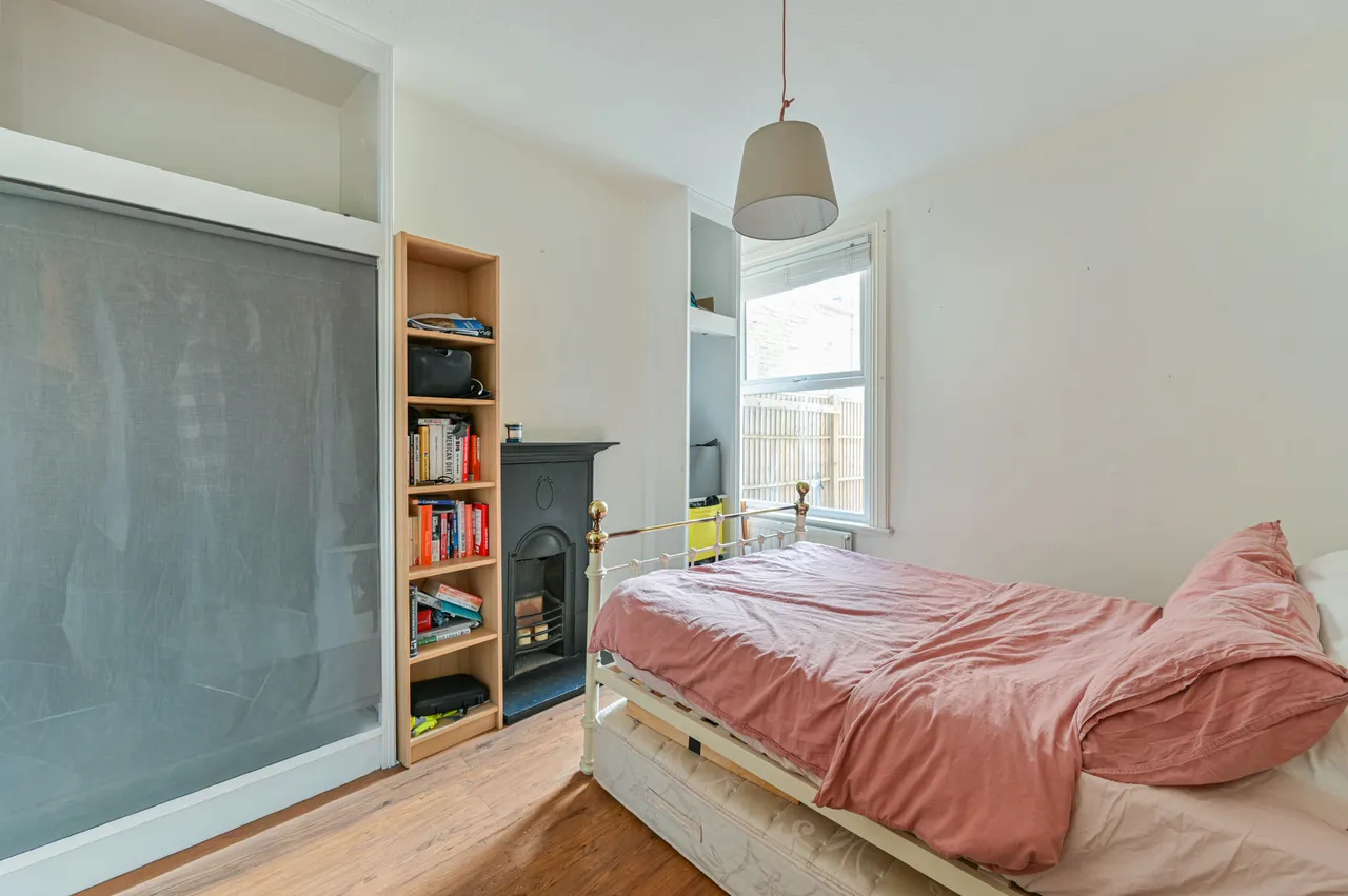 76 Mellison Road, London, photo 7