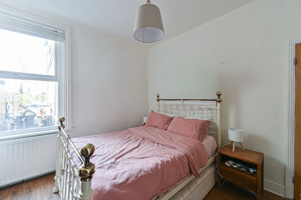 76 Mellison Road, London, photo 6