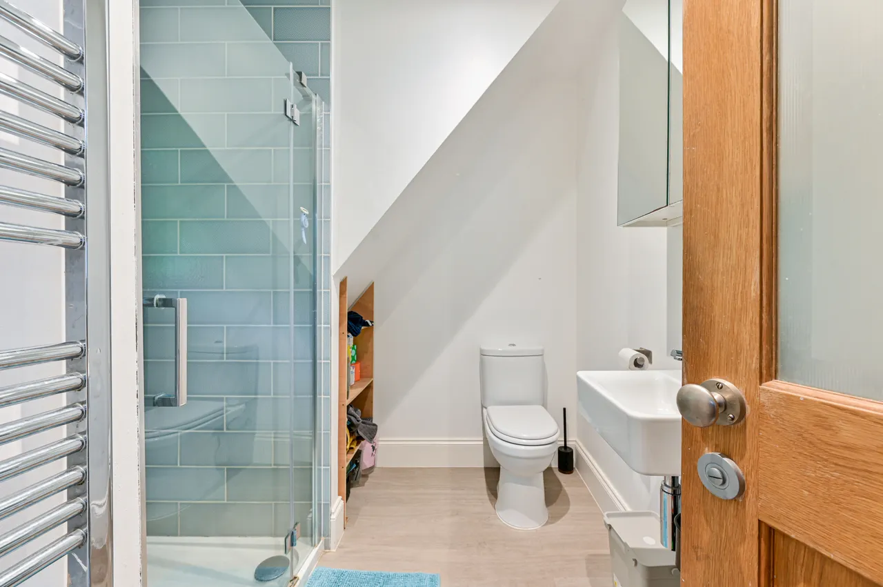 76 Mellison Road, London, photo 8