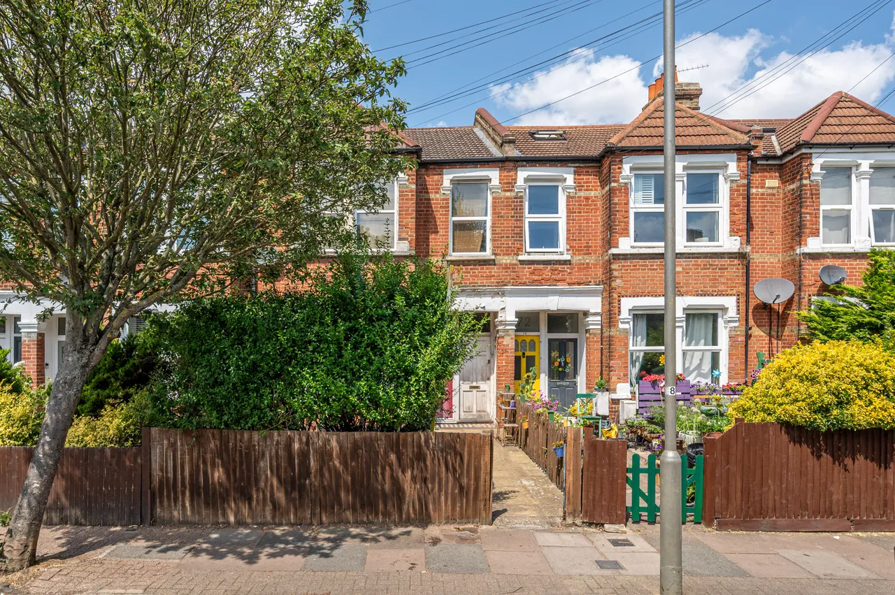 76 Mellison Road, London, photo 11