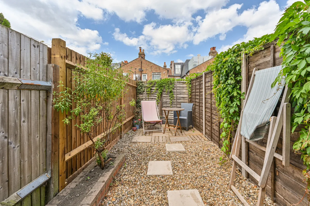 76 Mellison Road, London, photo 10