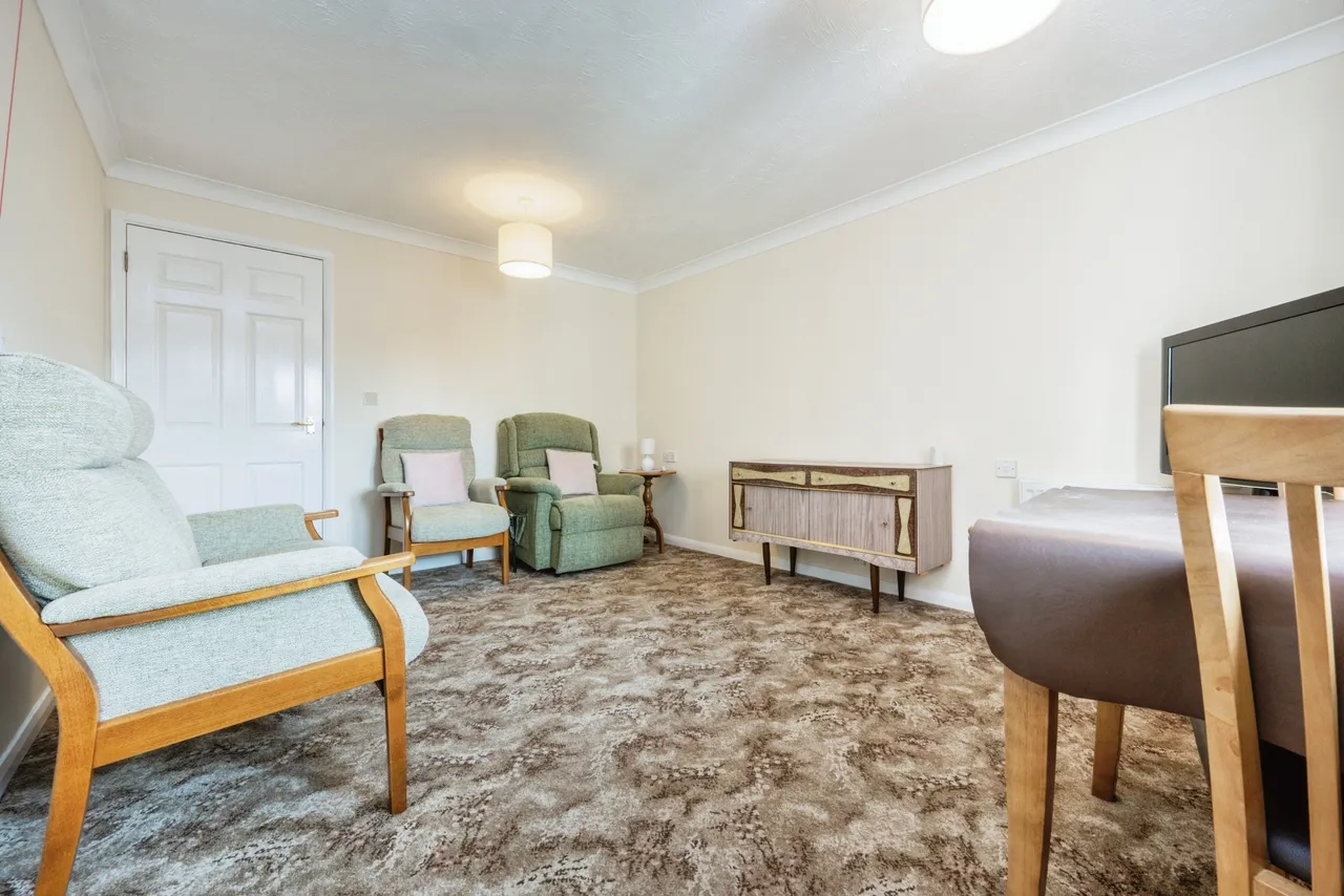 Hamilton Court, Lammas Walk, Leighton Buzzard, Bedfordshire, LU7, photo 5