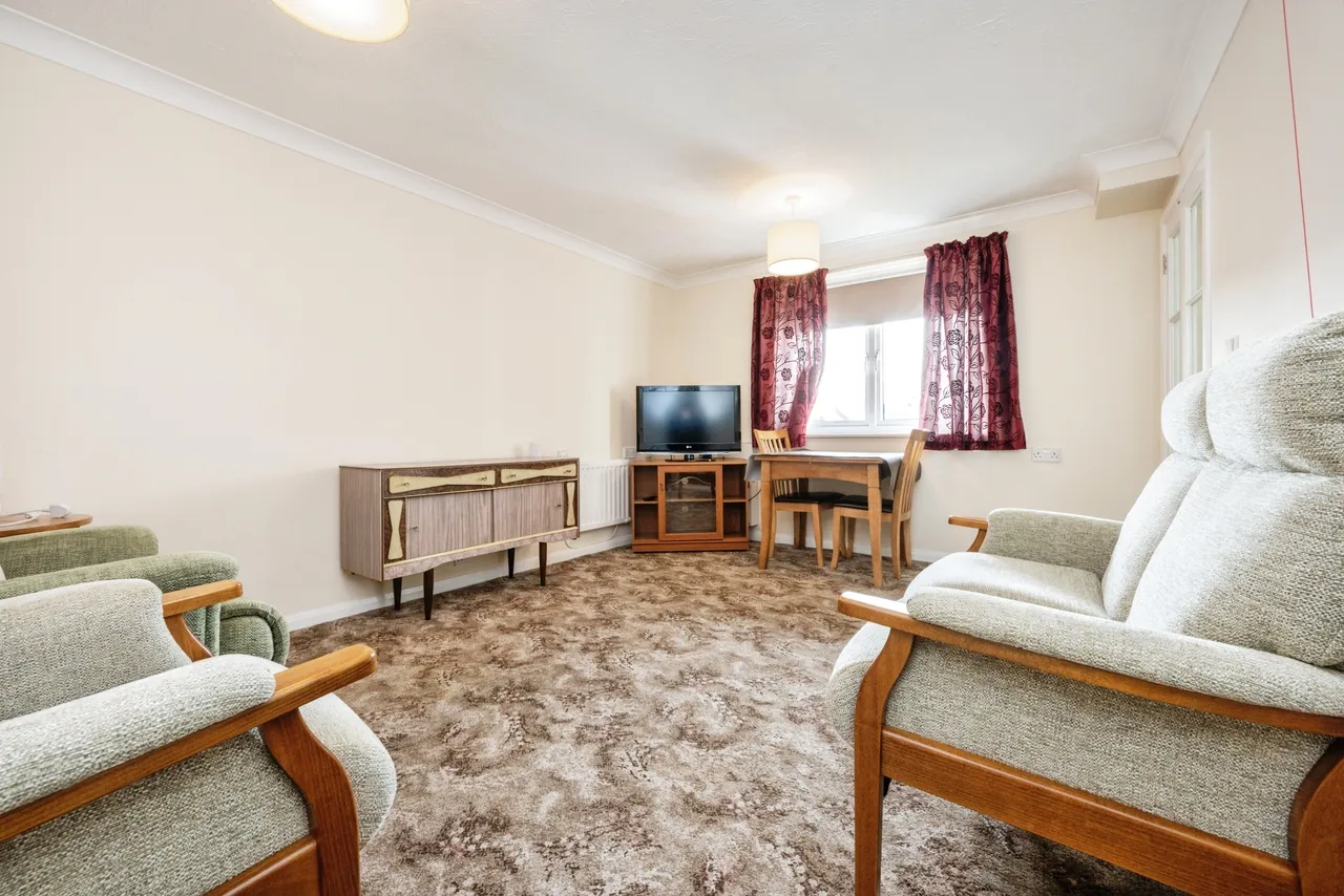 Hamilton Court, Lammas Walk, Leighton Buzzard, Bedfordshire, LU7, photo 2
