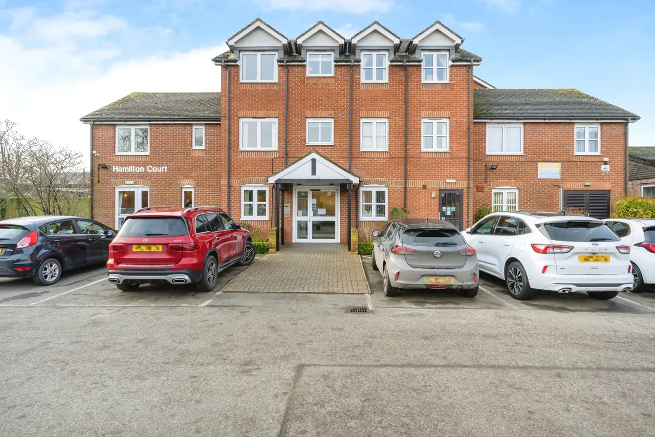 1 bed flat for sale — Hamilton Court, Lammas Walk, Leighton Buzzard, Bedfordshire, LU7