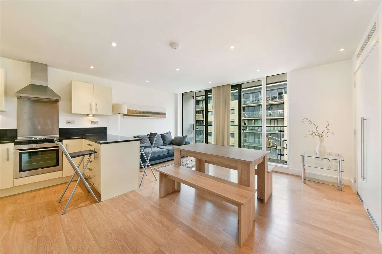 1 bed flat to rent — Albert Basin Way, London, E16 2QZ