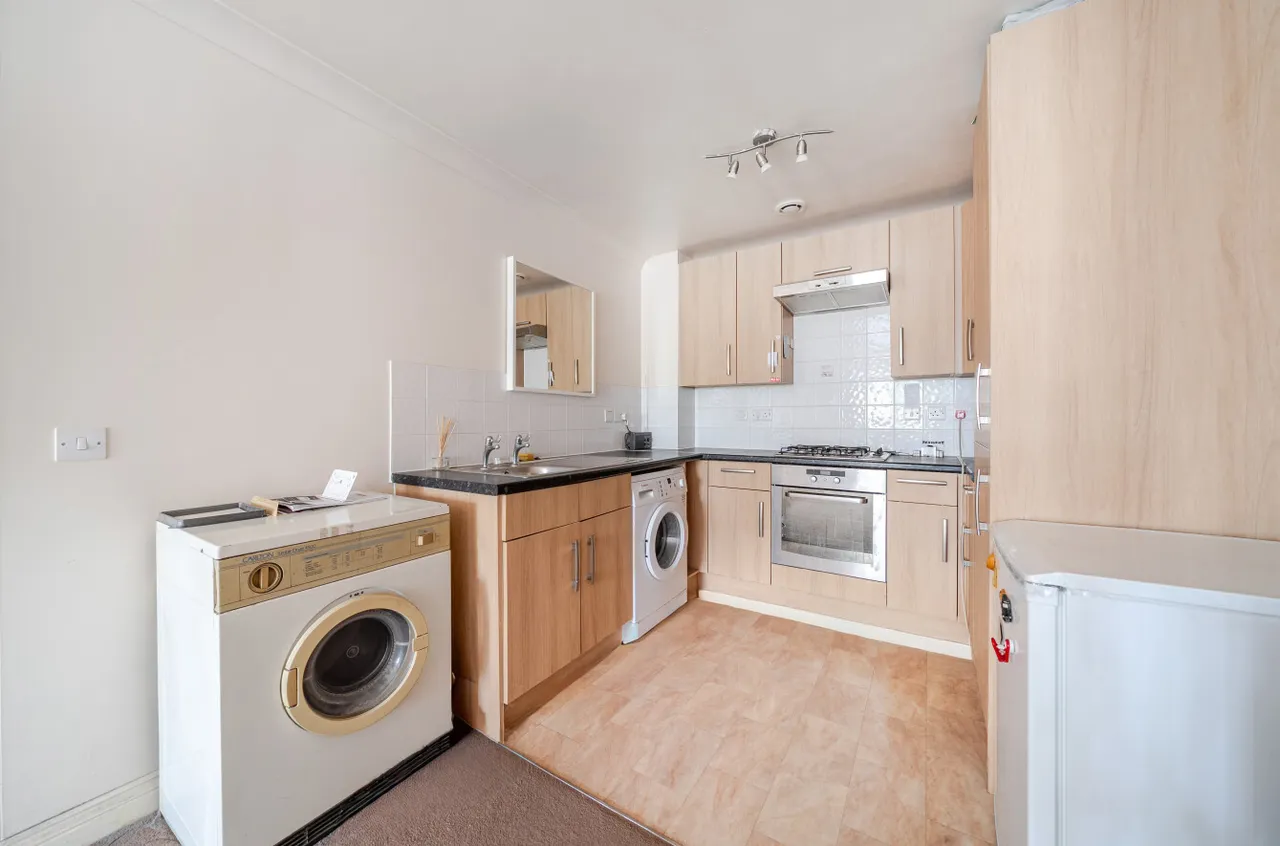 London Road, Guildford, GU1, photo 2