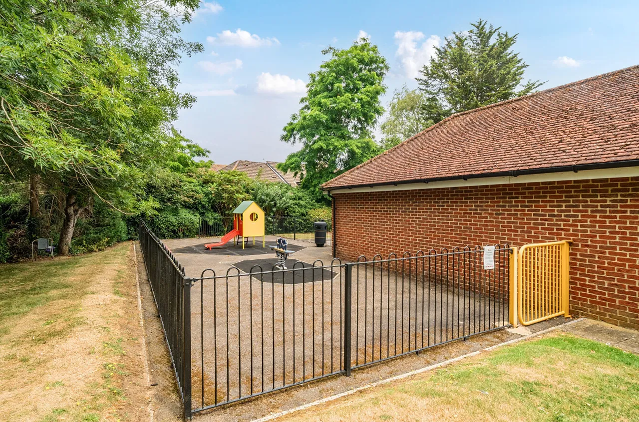 London Road, Guildford, GU1, photo 13