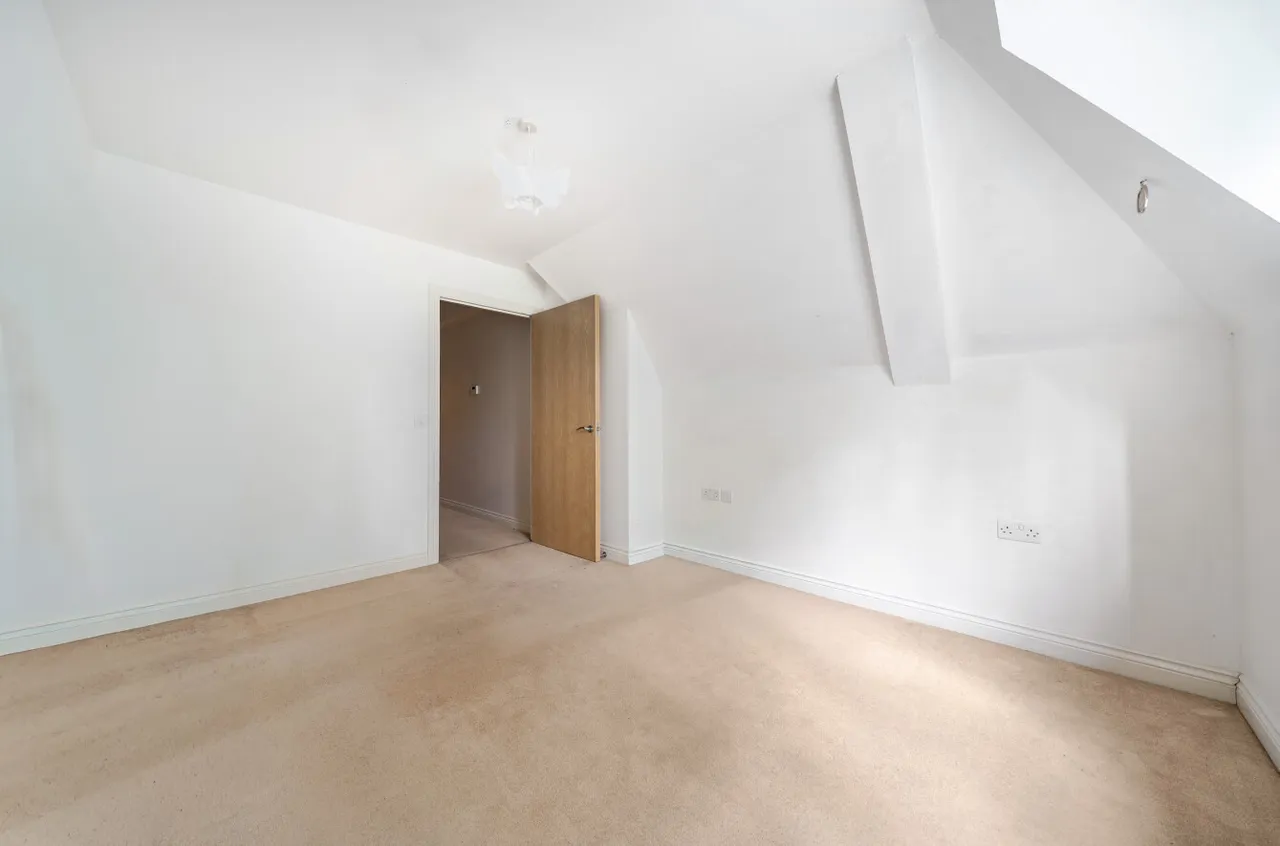 London Road, Guildford, GU1, photo 4