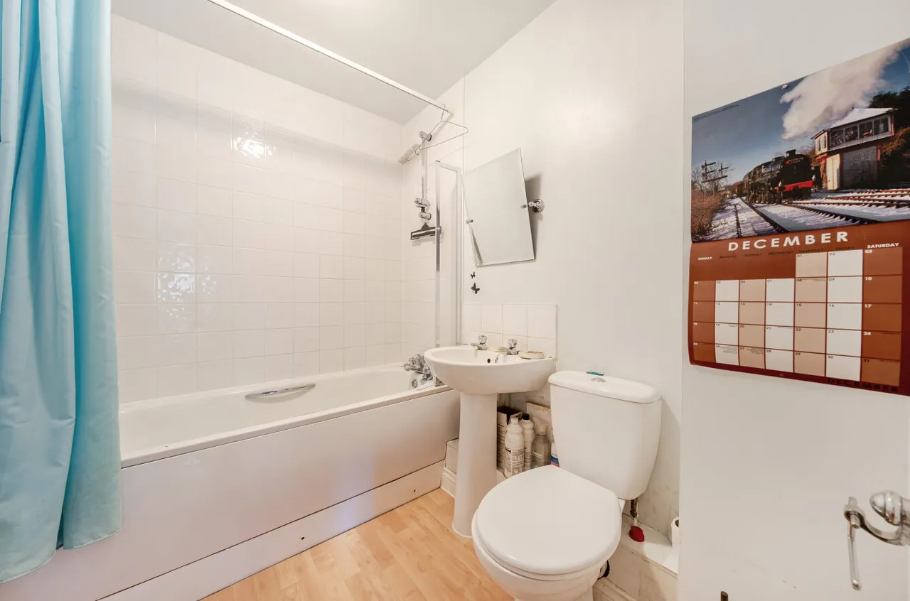 London Road, Guildford, GU1, photo 8