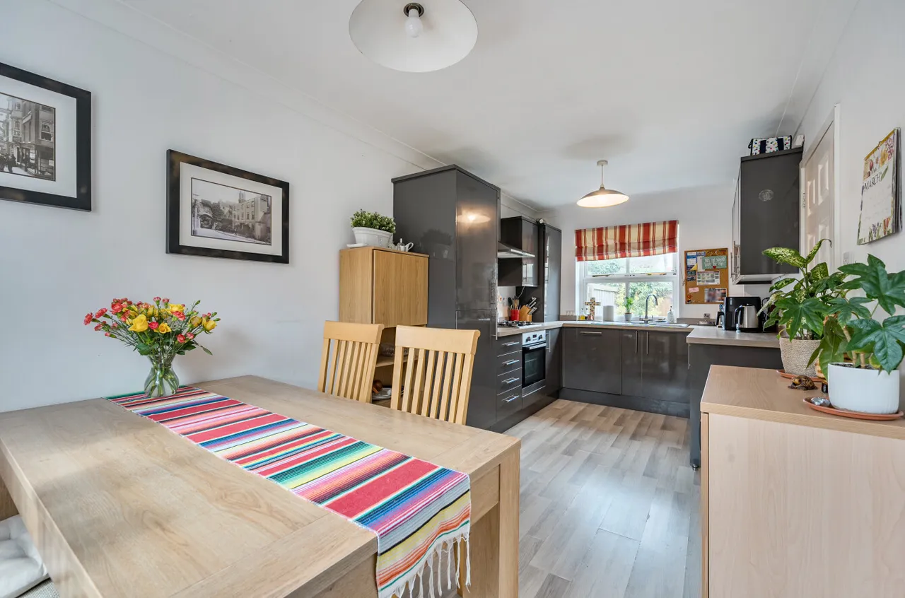 Headley Close, Alresford, SO24, photo 5