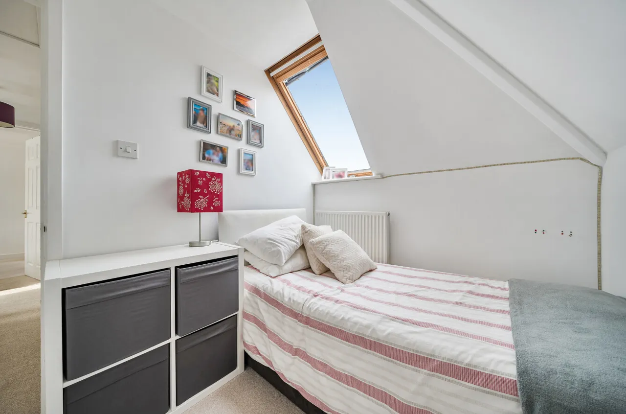 Headley Close, Alresford, SO24, photo 12