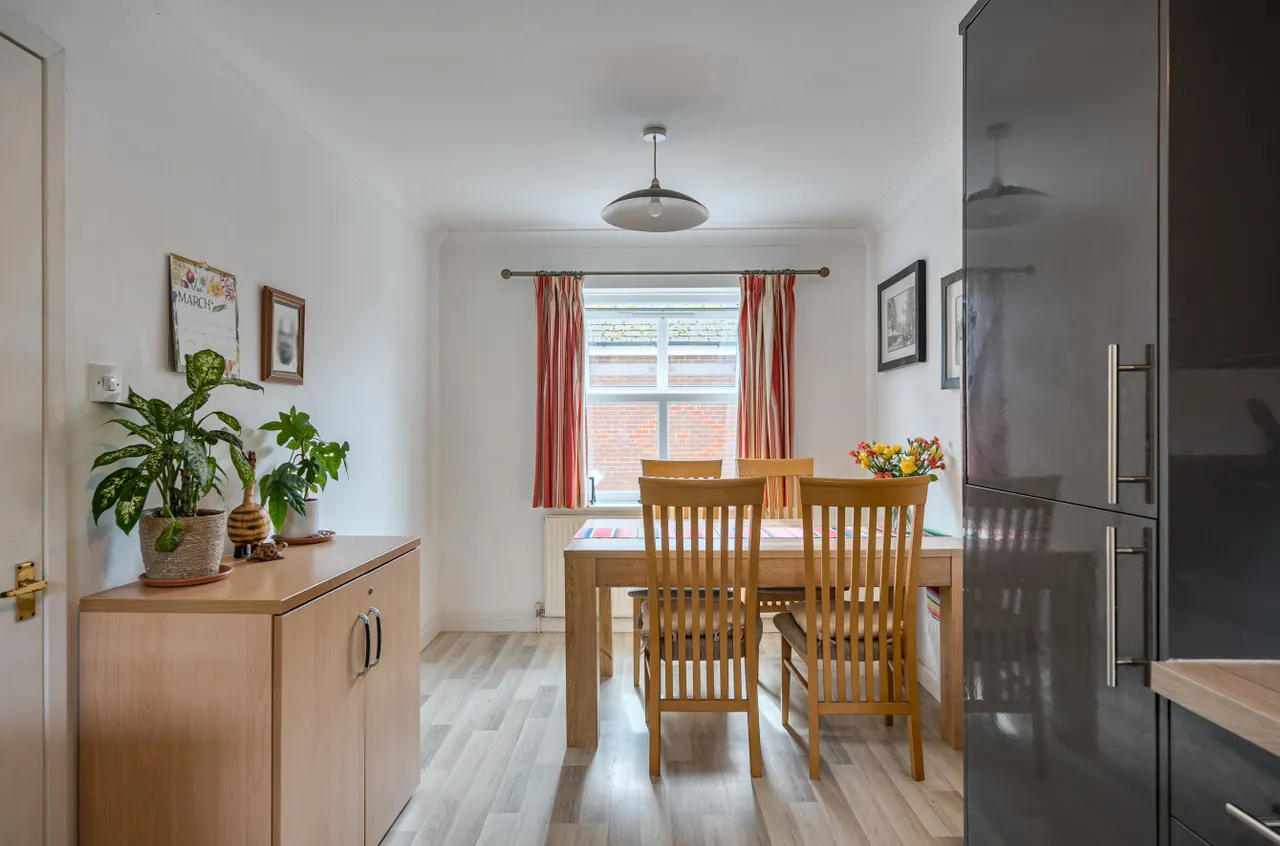 Headley Close, Alresford, SO24, photo 7