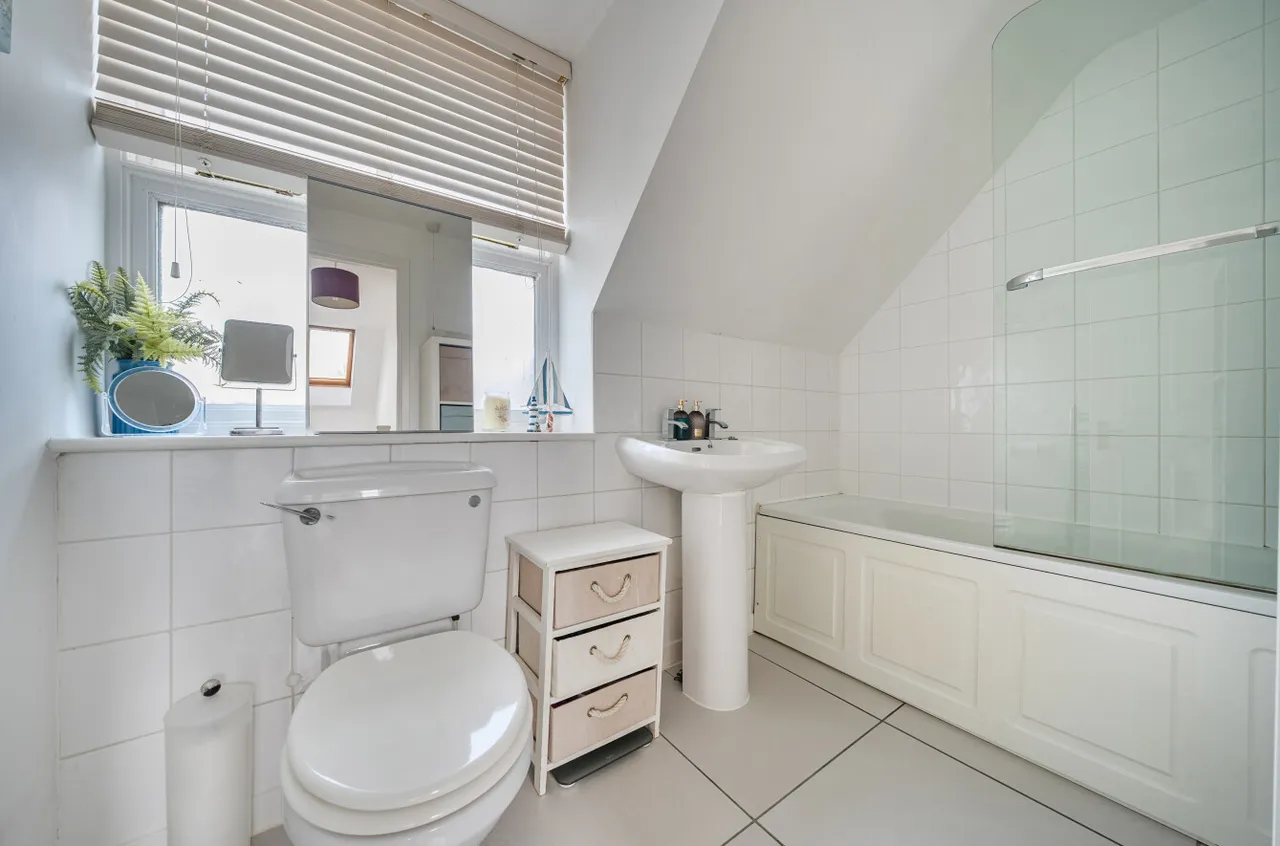 Headley Close, Alresford, SO24, photo 11