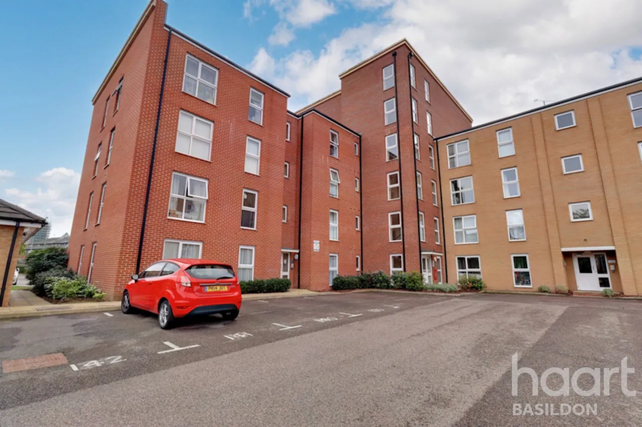 2 bed flat for sale, Blake Avenue, Basildon, SS14