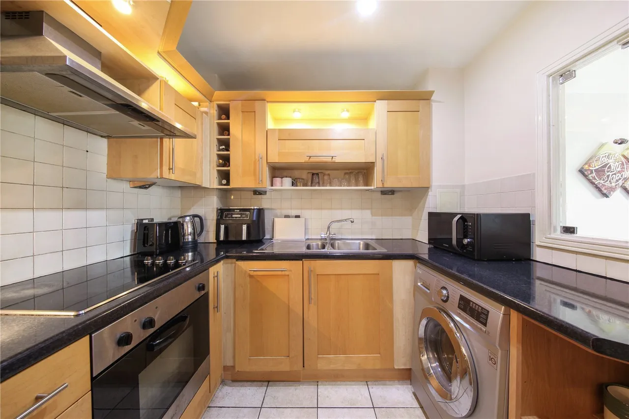 High Street, LONDON, London, E15, photo 6