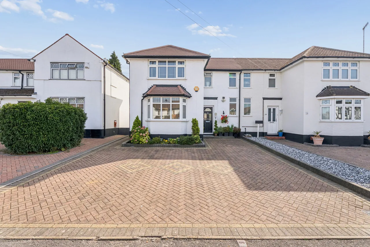 3 bed house for sale, Mill Way, Bushey, WD23