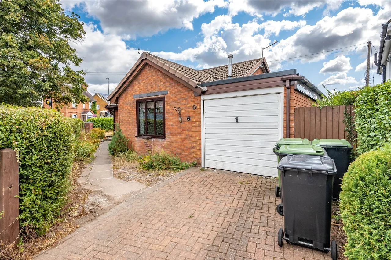 2 bed house for sale — Barley Mow Lane, Catshill, Bromsgrove, Worcestershire, B61 0LP